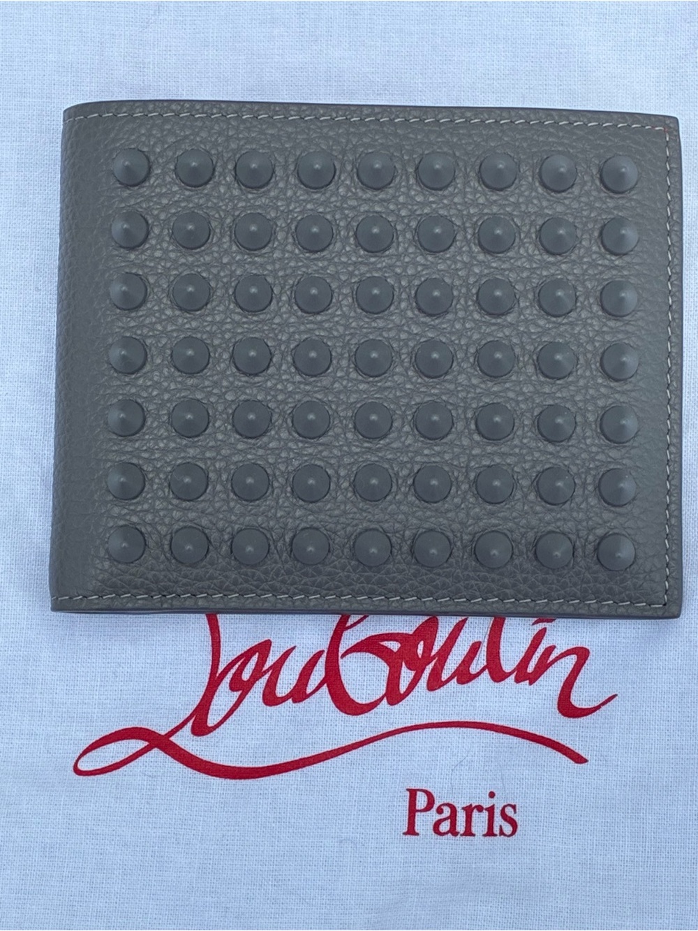 CHRISTIAN LOUBOUTIN FUNKY GREY LEATHER STUDDED BIFOLD WALLET RED INTERIOR NEW